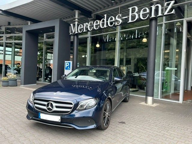Blau Gebraucht 2017 Mercedes E350 AMG Limousine | 27.990 € (Guter Preis) - Bild 1/4