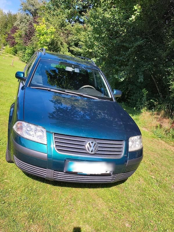 Grün Gebraucht 2002 VW Passat Kombi | 500 € - Bild 1/4