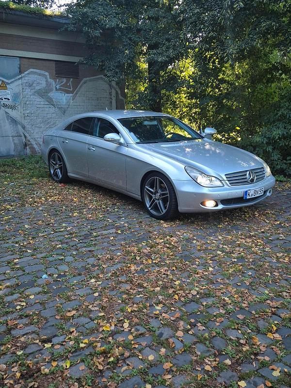 Silber Gebraucht 2006 Mercedes CLS320 Limousine | 7.700 € (Fairer Preis) - Bild 1/4