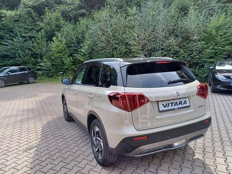 Neu Suzuki Vitara Comfort 129 PS (94 kW) 2025 Savanna/black met SUV