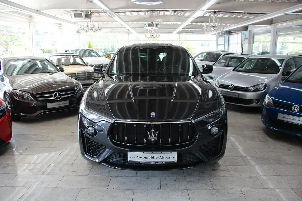 Gebraucht Maserati Levante 430 PS (316 kW) 2021 Schwarz SUV