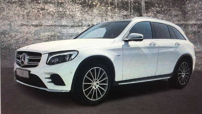 Weiß Gebraucht 2015 Mercedes GLC250 Edition 1 SUV | 26.900 € (Fairer Preis) - Bild 1/4