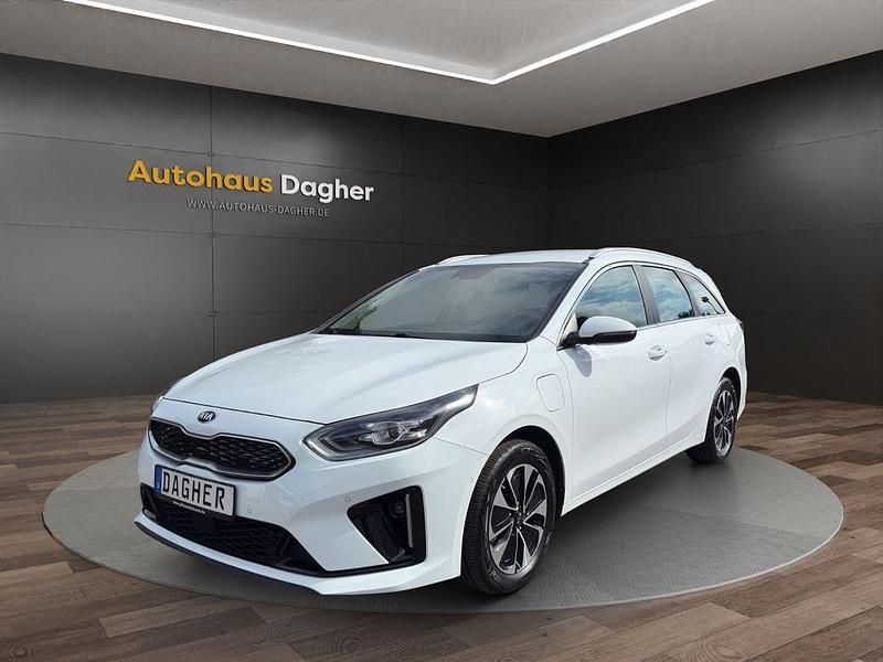 Weiß Gebraucht 2020 Kia Ceed Sportswagon Spirit Kombi | 14.990 € (Fairer Preis) - Bild 1/4