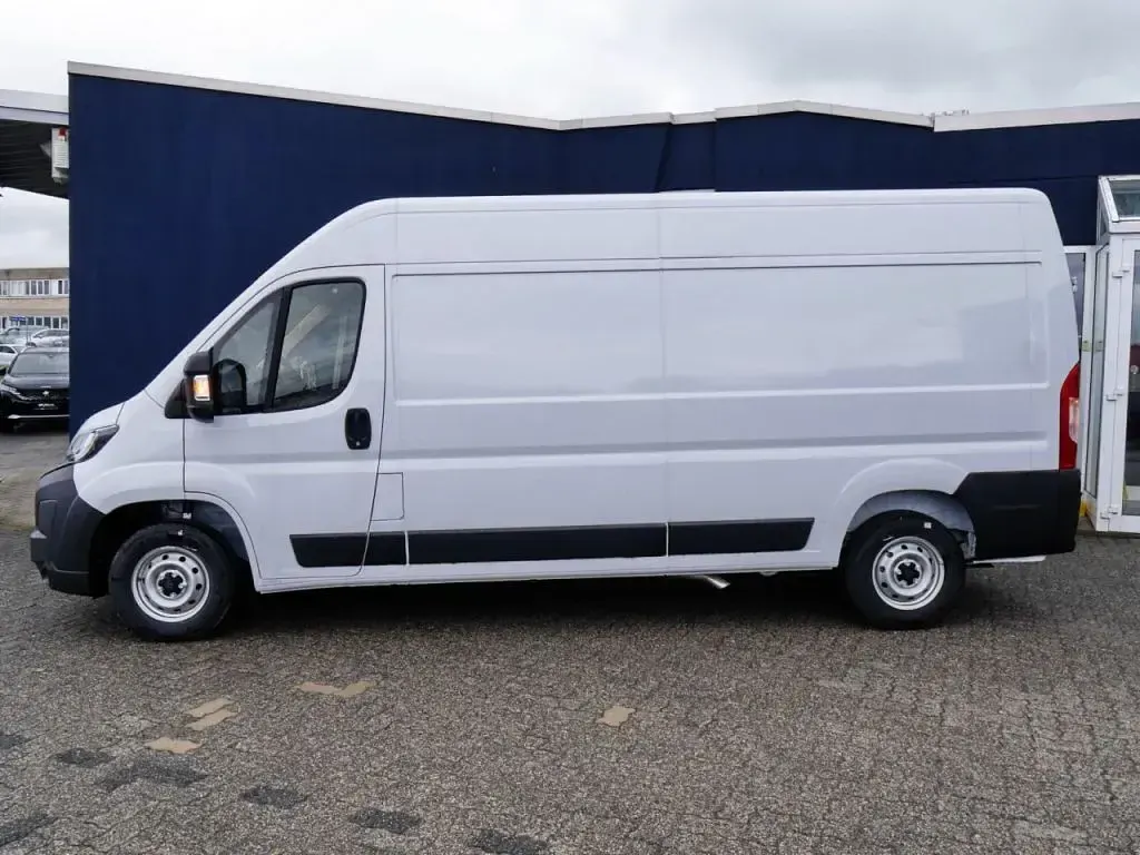 Gebraucht Peugeot Boxer 140 PS (102 kW) 2025 Kaolin weiß Van
