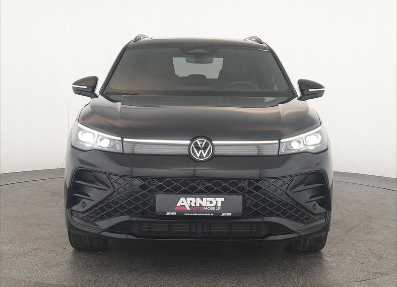Gebraucht VW Tiguan R-line 265 PS (194 kW) 2025 Deep black perleffekt SUV