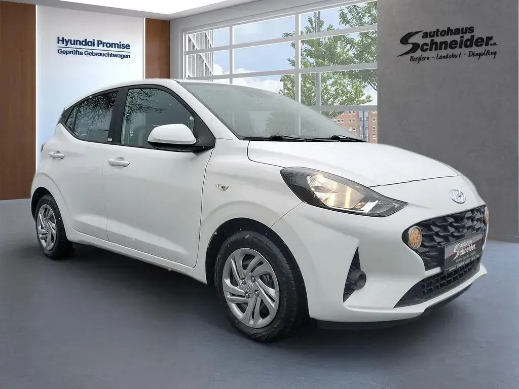 Gebraucht Hyundai i10 Select 100 PS (73 kW) 2022 Polar white / sol Kleinwagen