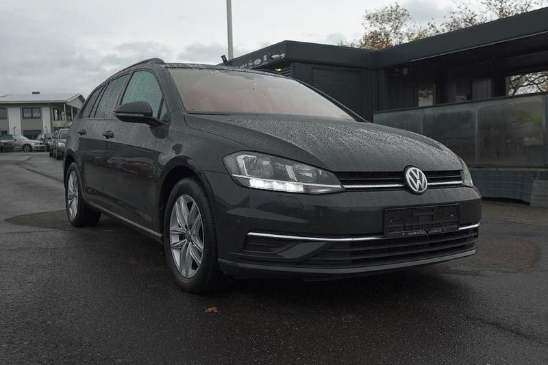 Gebraucht VW Golf VII Comfortline 116 PS (85 kW) 2019 Grau Kombi