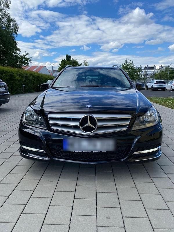 Schwarz Gebraucht 2012 Mercedes C250 Kombi | 12.700 € (Fairer Preis) - Bild 1/4
