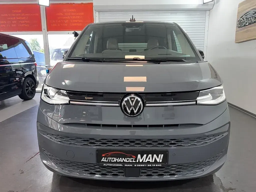 Gebraucht VW Multivan Life 150 PS (110 kW) 2024 Grau Van / Kleinbus
