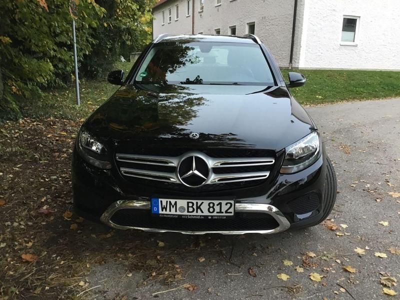 Schwarz Gebraucht 2017 Mercedes GLC220 Exclusive SUV | 20.800 € (Guter Preis) - Bild 1/4