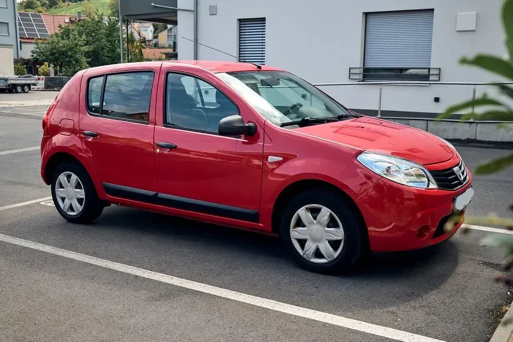 Gebraucht Dacia Sandero 75 PS (55 kW) 2009 Rot Limousine