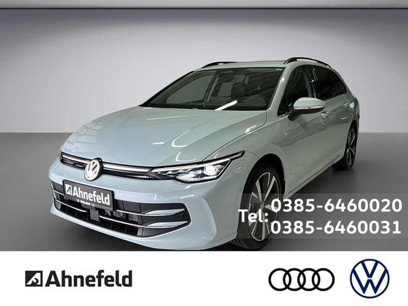 Crystal ice blue Neu 2025 VW Golf VIII Style Kombi | 39.290 € (Etwas zu teuer) - Bild 1/4