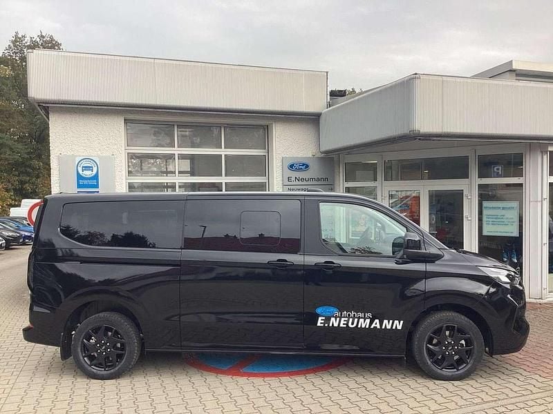 Gebraucht Ford Tourneo Titanium 170 PS (125 kW) 2024 Schwarz met. Van / Kleinbus