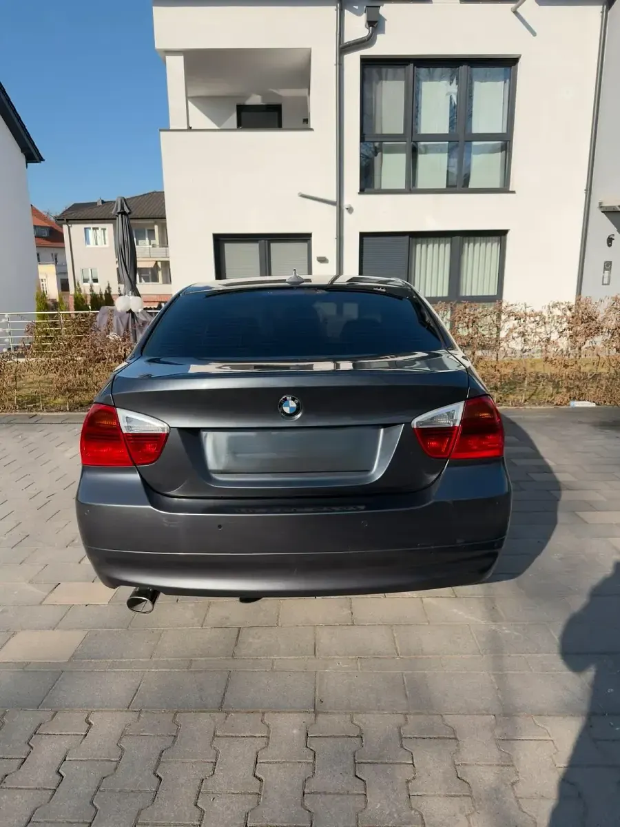 Gebraucht BMW 320 163 PS (119 kW) 2006 Grau Limousine