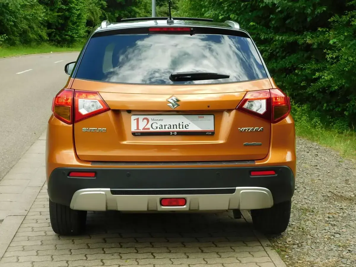Gebraucht Suzuki Vitara Comfort 120 PS (88 kW) 2016 Orange schwarz SUV