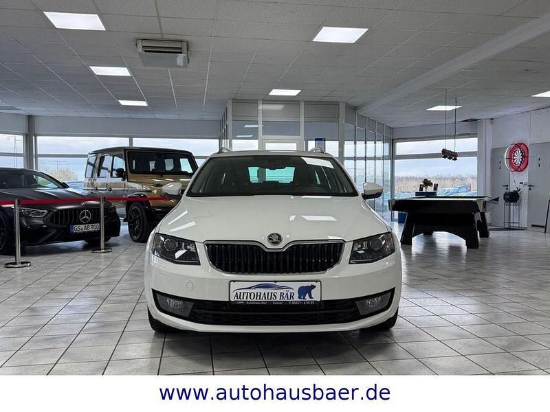 Gebraucht Skoda Octavia Elegance 150 PS (110 kW) 2014 Weiß Kleinwagen
