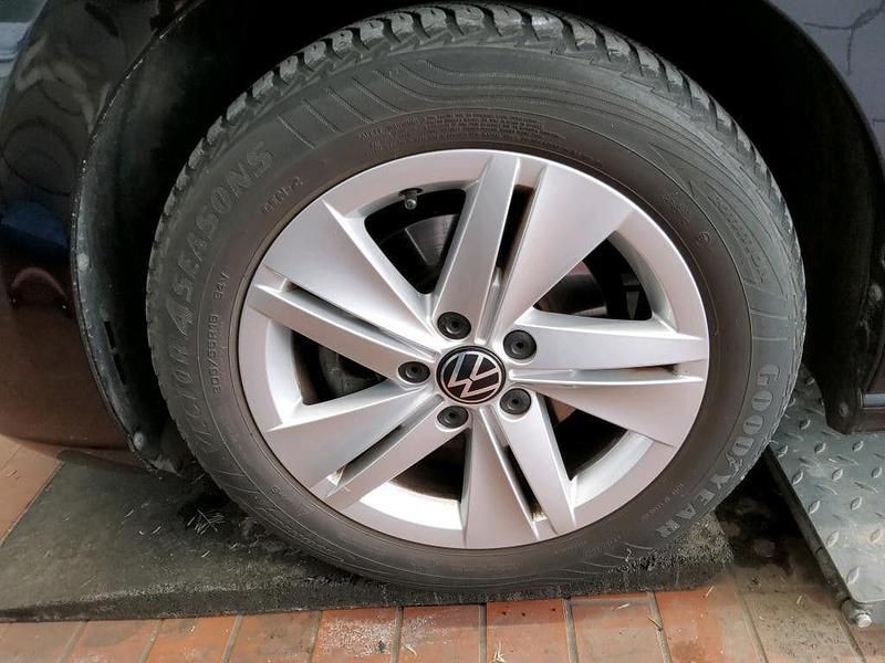 Gebraucht VW Golf VIII Life 131 PS (96 kW) 2023 Schwarz Limousine