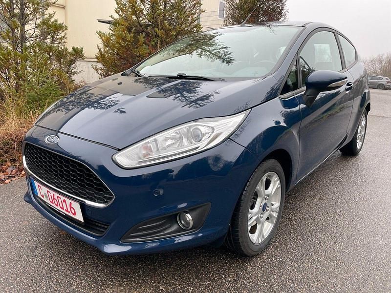 Blau Gebraucht 2016 Ford Fiesta Limousine | 7.990 € (Fairer Preis) - Bild 1/4
