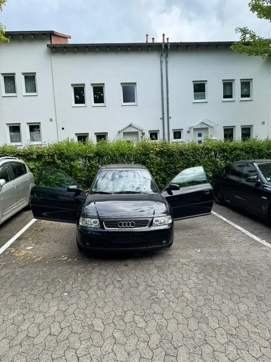 Gebraucht Audi A3 Design 102 PS (75 kW) 2001 Schwarz Kleinwagen