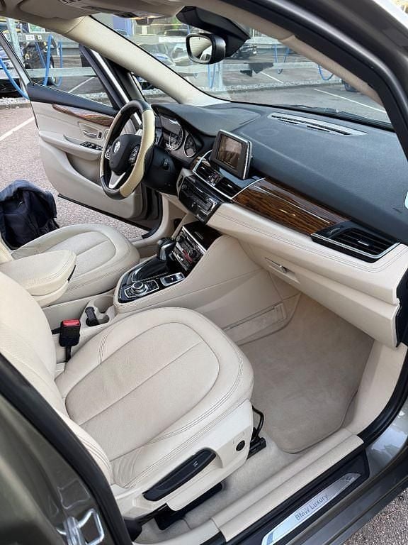 Gold Gebraucht 2015 BMW 218 Active Tourer Luxury Line Van / Kleinbus | 15.200 € (Guter Preis) - Bild 1/4