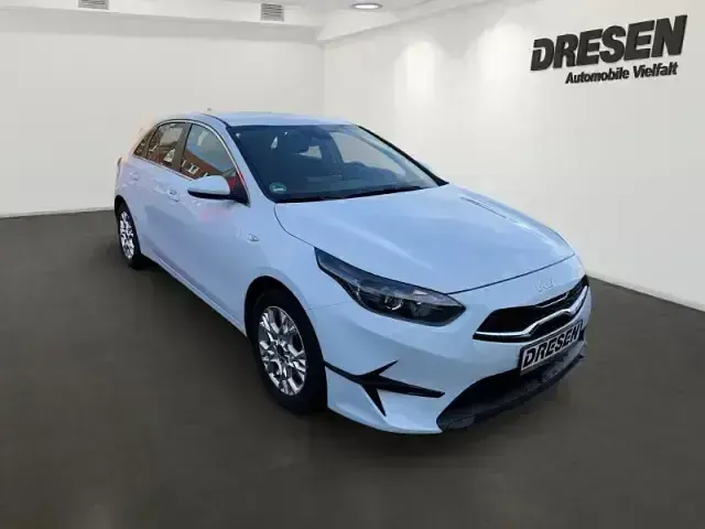 Gebraucht Kia Ceed Vision 160 PS (117 kW) 2022 Weiß Kleinwagen