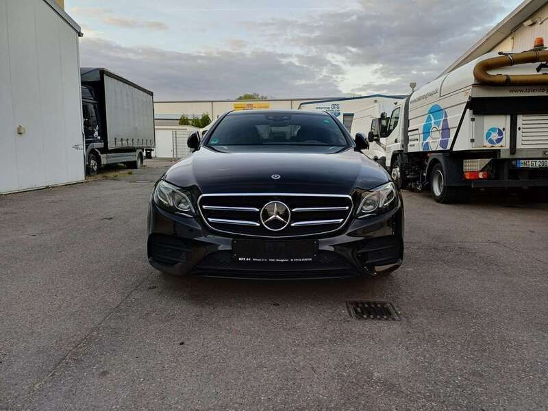 Schwarz Gebraucht 2018 Mercedes E350 Limousine | 23.900 € (Fairer Preis) - Bild 1/4
