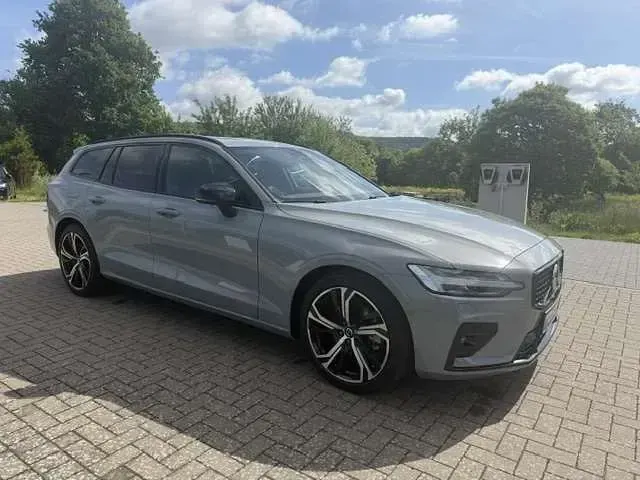 Gebraucht Volvo V60 145 PS (106 kW) 2025 Kombi