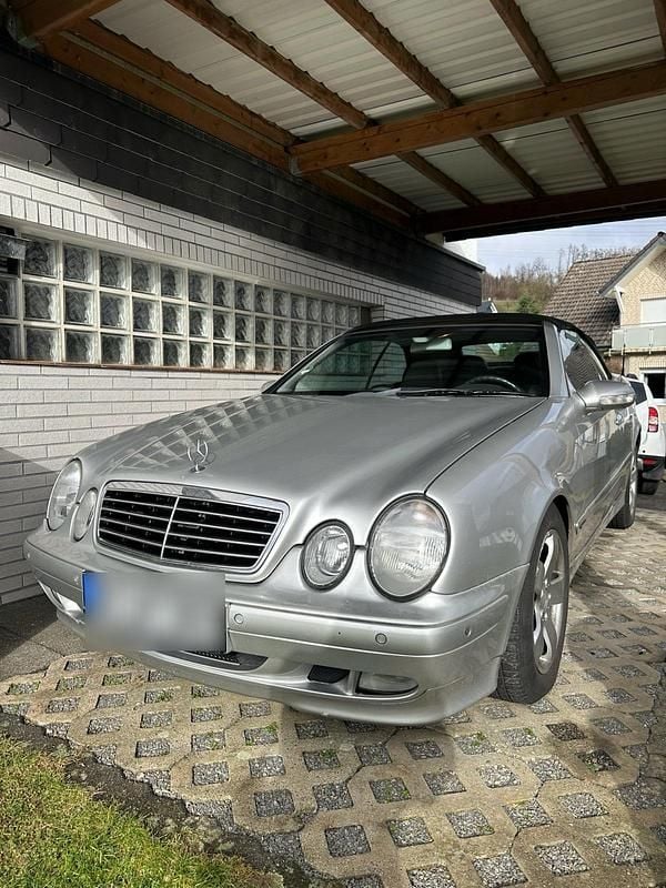 Gebraucht Mercedes CLK230 193 PS (141 kW) 2002 Silber Cabrio