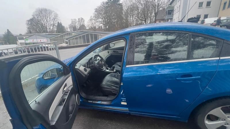 Gebraucht Chevrolet Cruze 163 PS (119 kW) 2011 Blau Limousine