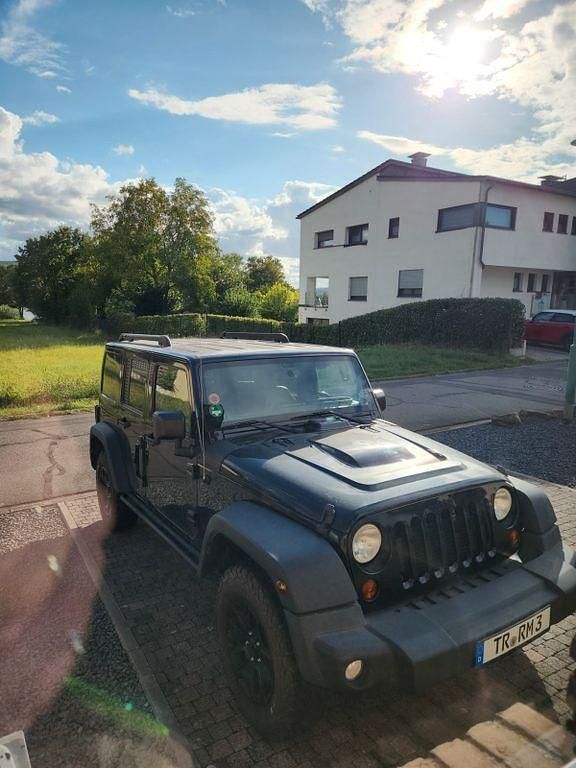 Schwarz Gebraucht 2013 Jeep Wrangler Unlimited SUV | 22.990 € (Guter Preis) - Bild 1/4