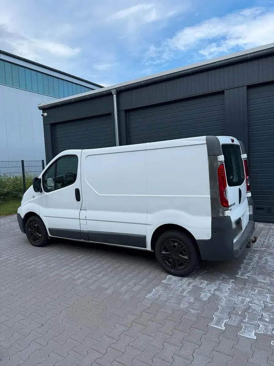 Gebraucht Renault Trafic 90 PS (66 kW) 2007 Weiß Van / Kleinbus