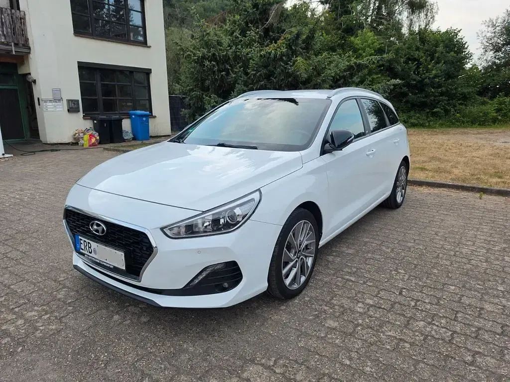 Gebraucht Hyundai i30 140 PS (102 kW) 2018 Weiß Kombi