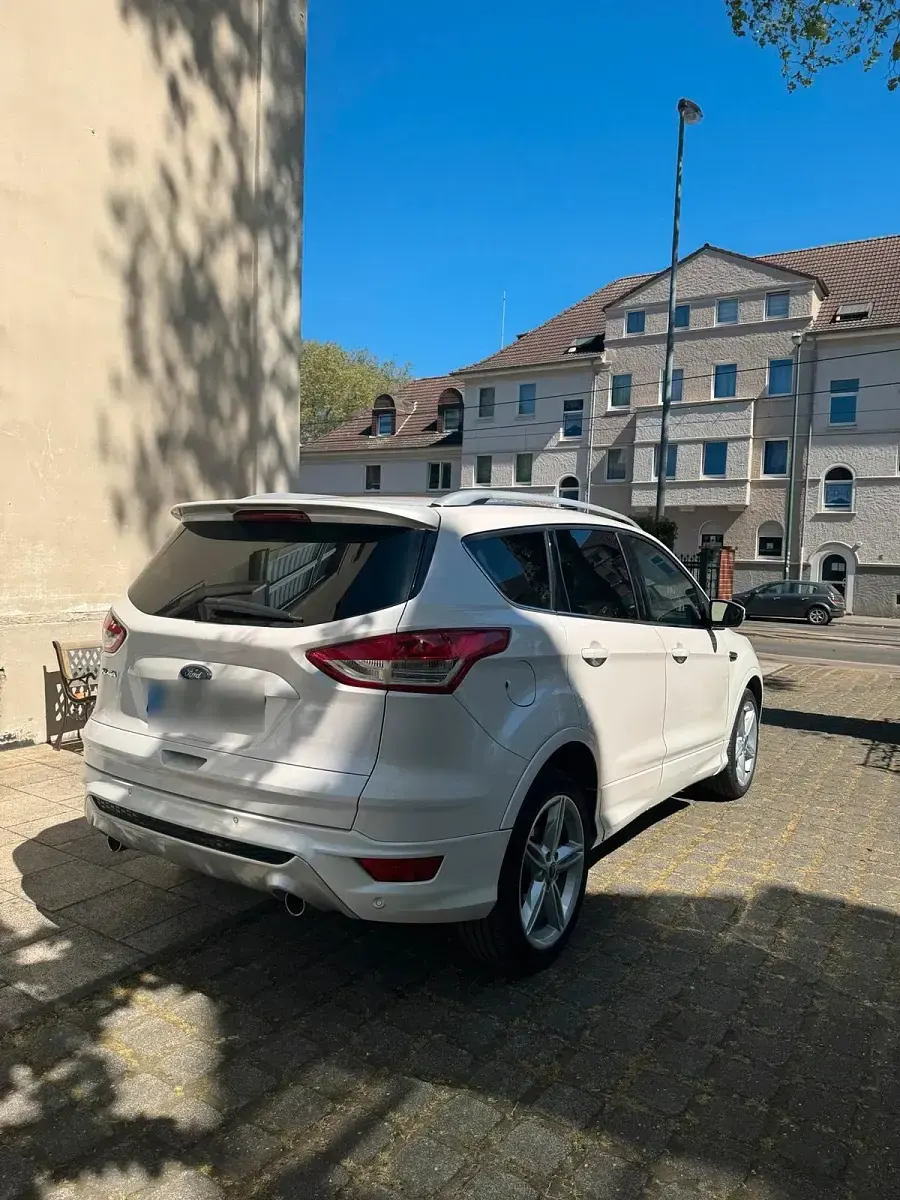 Gebraucht Ford Kuga 180 PS (132 kW) 2016 Weiß SUV