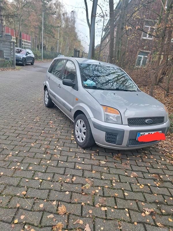 Silber Gebraucht 2007 Ford Fusion Limousine | 1.750 € (Fairer Preis) - Bild 1/4