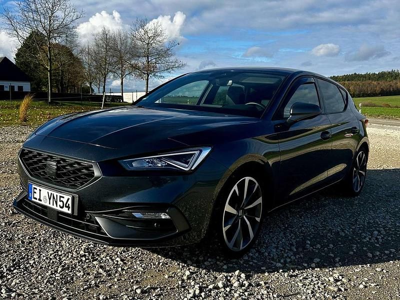 Grau Gebraucht 2022 Seat Leon Beats Kleinwagen | 23.400 € (Fairer Preis) - Bild 1/4