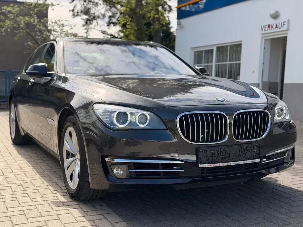 Gebraucht BMW 750 449 PS (330 kW) 2012 Grau Limousine