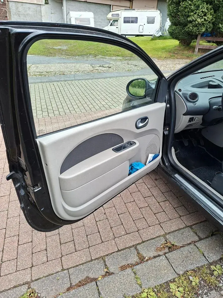 Używany Renault Twingo 75 KM (55 kW) 2010 Czarny Hatchback