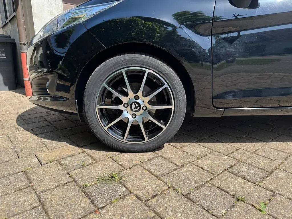 Gebraucht Ford Fiesta Titanium 101 PS (74 kW) 2017 Schwarz Kleinwagen
