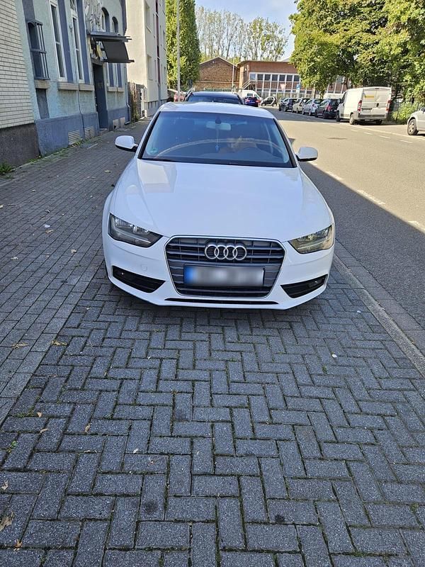 Gebraucht Audi A4 122 PS (89 kW) 2012 Weiß Limousine