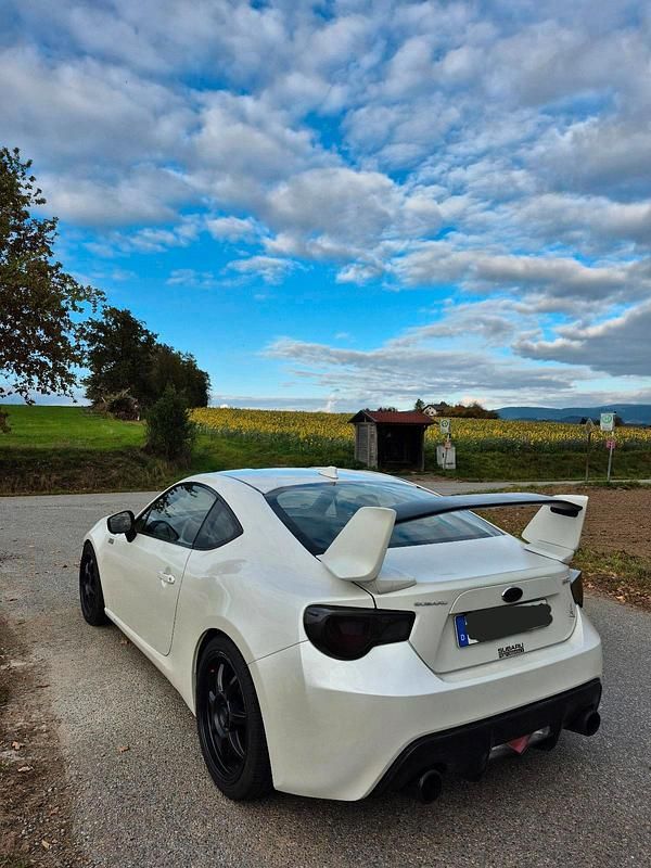 Weiß Gebraucht 2014 Subaru BRZ Coupé | 14.500 € (Teuer) - Bild 1/4