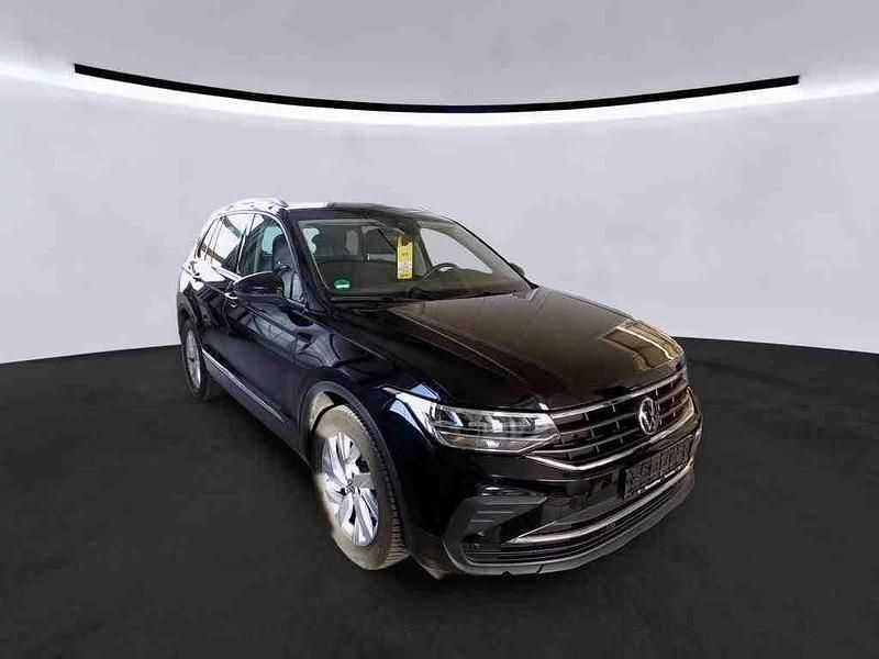 Gebraucht VW Tiguan Active 150 PS (110 kW) 2022 Schwarz SUV