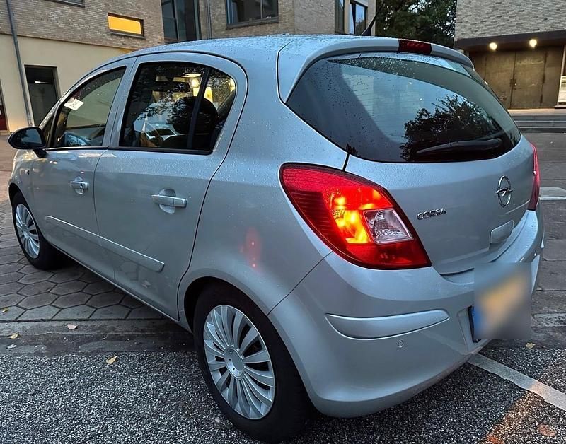 Gebraucht Opel Corsa 90 PS (66 kW) 2008 Silber Kleinwagen