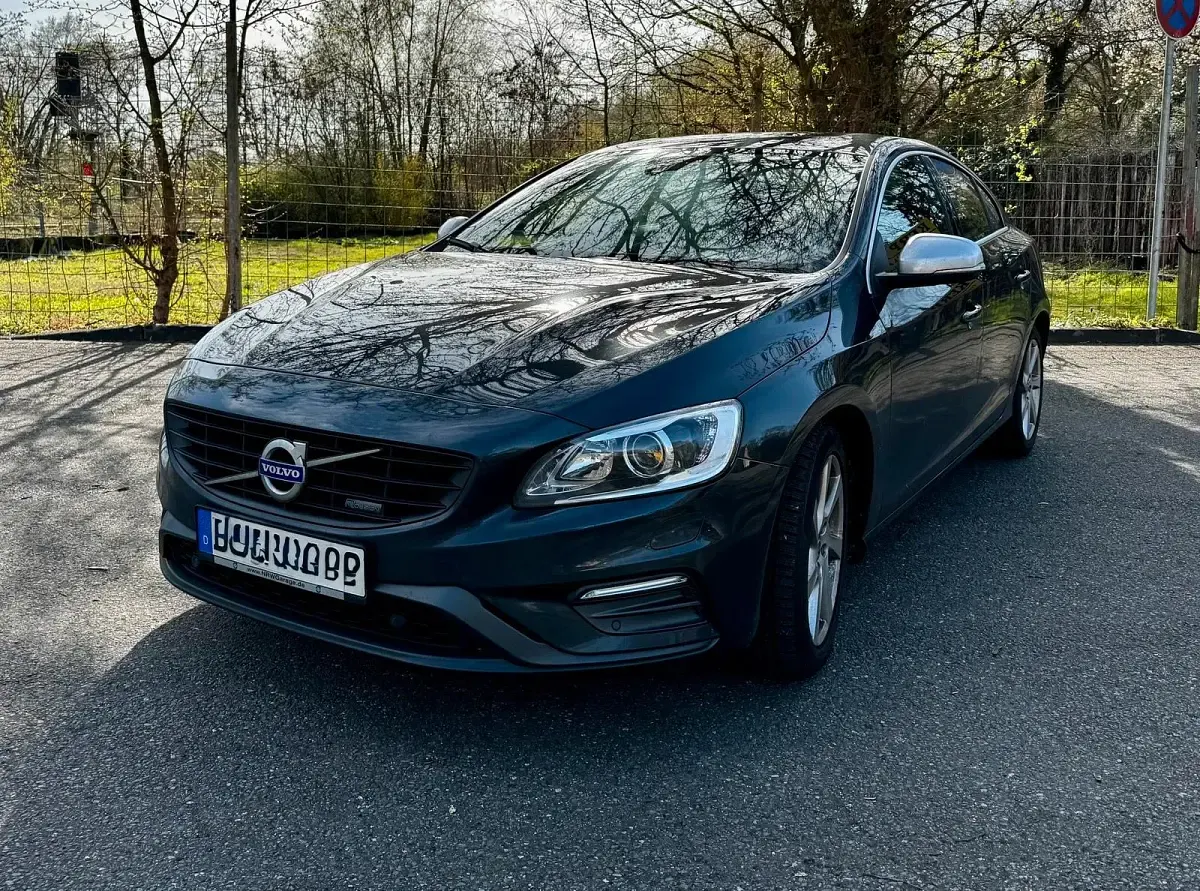 Gebraucht Volvo S60 R-Design 163 PS (119 kW) 2013 Schwarz Limousine