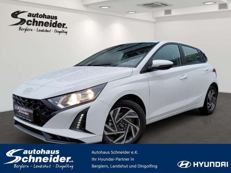 Weiß Gebraucht 2024 Hyundai i20 Trend Limousine | 17.790 € (Guter Preis) - Bild 1/4