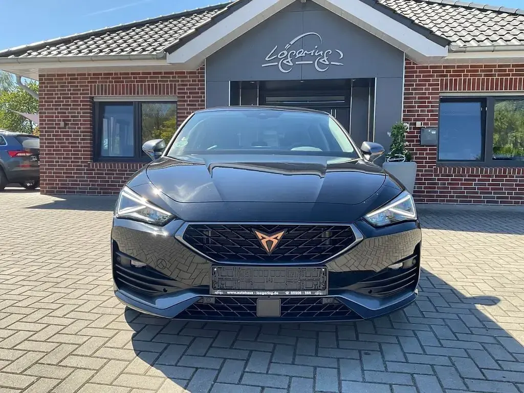 Second-hand Cupra Leon 150 CP (110 kW) 2024 Negru Berlinǎ