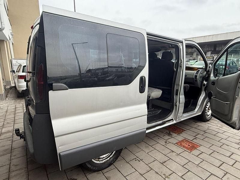 Gebraucht Opel Vivaro 101 PS (74 kW) 2002 Silber Van / Kleinbus