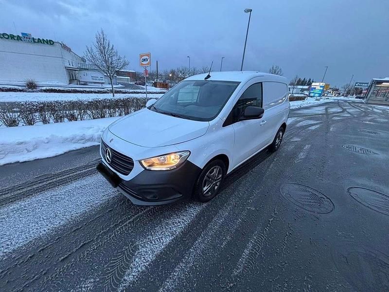 Weiß Gebraucht 2023 Mercedes Citan 108 Van | 14.300 € (Guter Preis) - Bild 1/4