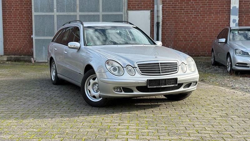 Silber Gebraucht 2004 Mercedes E240 Kombi | 6.499 € (Etwas zu teuer) - Bild 1/4