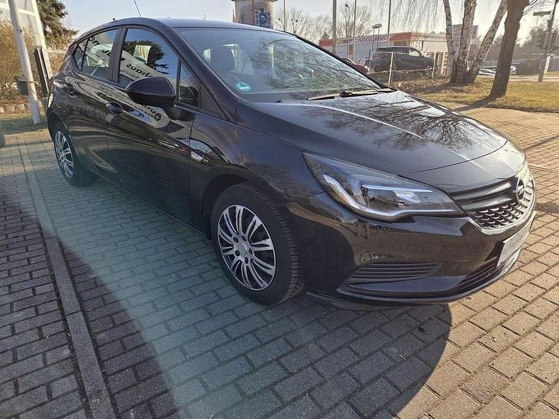 Schwarz Gebraucht 2015 Opel Astra Selection Limousine | 8.800 € (Guter Preis) - Bild 1/4