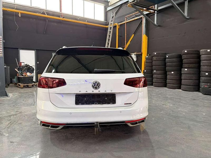 Gebraucht VW Passat Elegance 190 PS (139 kW) 2020 Pure white Kombi